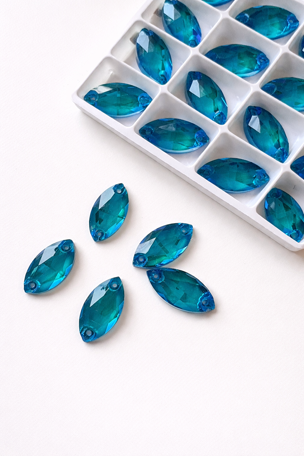 UV Radiance Blue Crystal Horse Eye